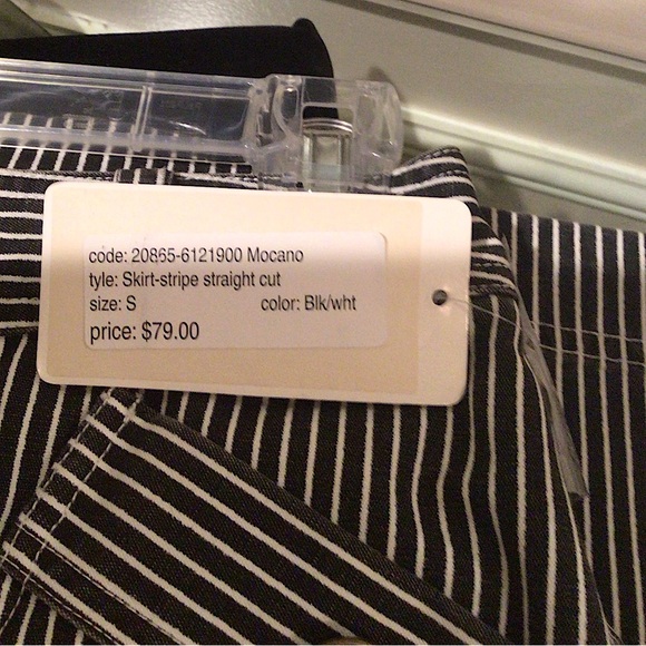 💕Host Pick 💕⬇️PDrop⬇️NWT Black and white striped jean like straight cut skirt - Picture 3 of 3